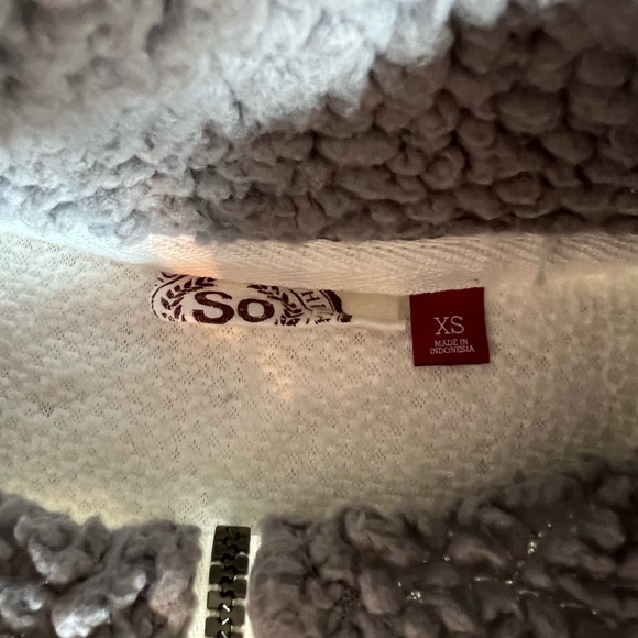 2 sherpas soft 3/4 zip shirts. XS w Stretch. 1 black 1 white - Picture 3 of 7